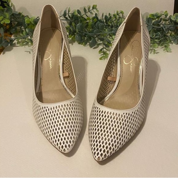 Jessica Simpson white pumps- size 7.5- color on trend-faux leather-great texture - Picture 2 of 8